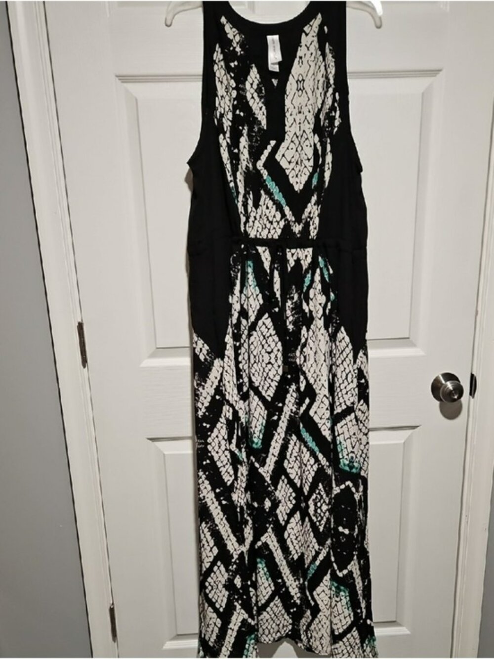 Pure Energy Black and White Sleeveless Maxi Dress with Teal Accents